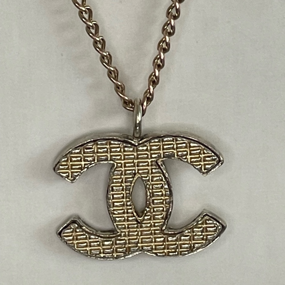 CHANEL CC Logo Gold Tone chocolate bar pendant Necklace